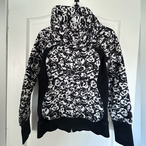 Lululemon Scuba Hoodie III - Fleur Sombre White/Black Pattern - Picture 6 of 10